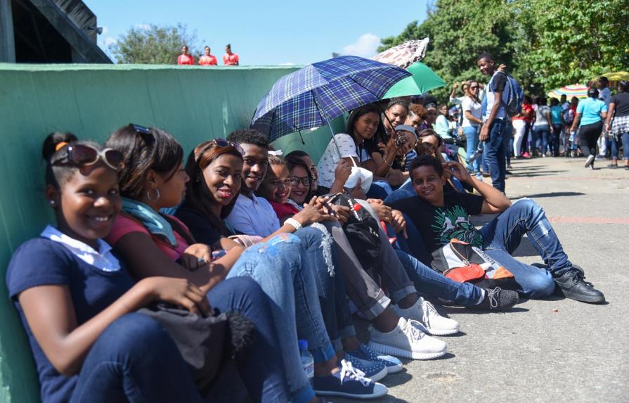 Afirman jóvenes dominicanos celebran su día sin empleos y desprotegidos