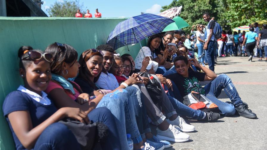 Afirman jóvenes dominicanos celebran su día sin empleos y desprotegidos