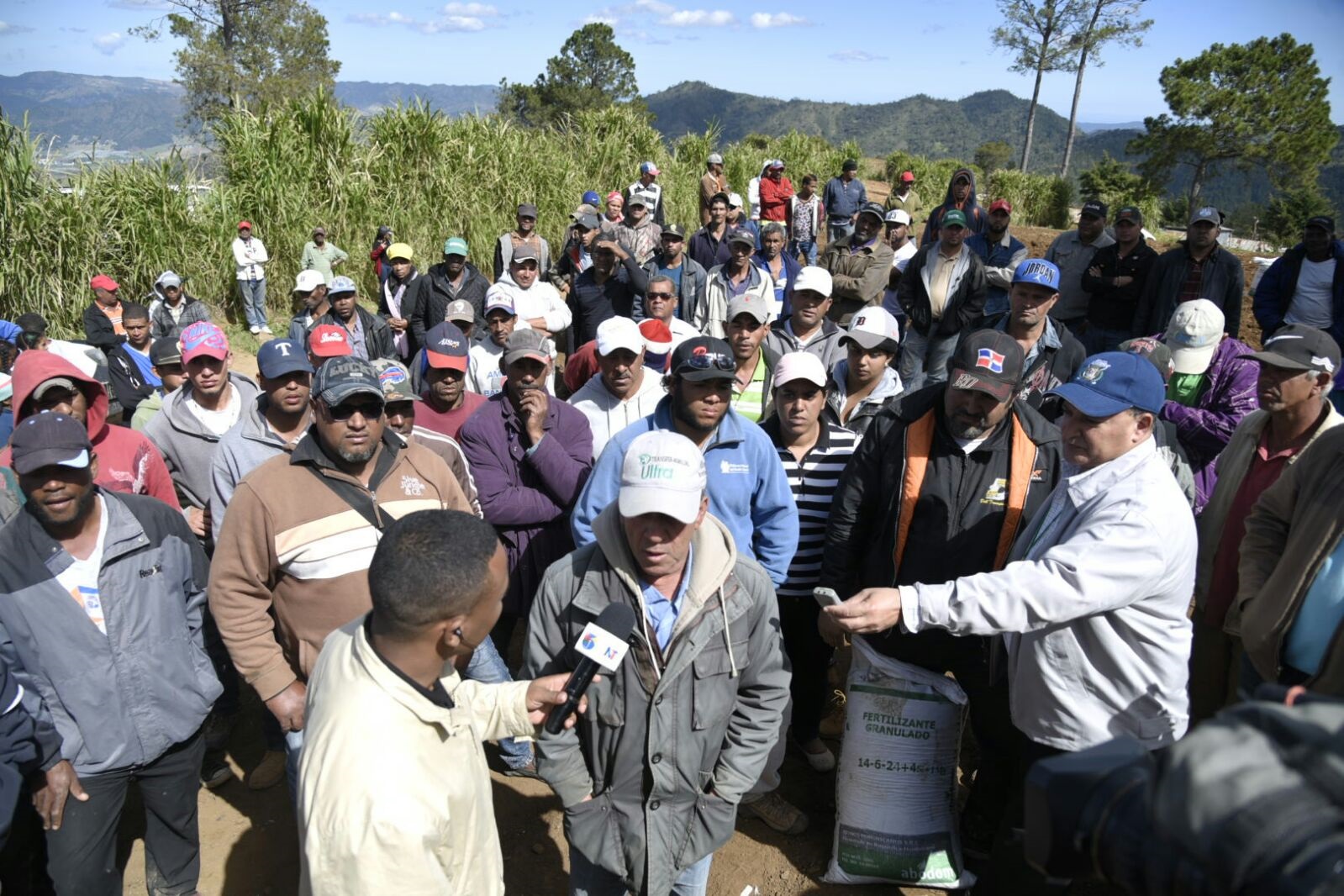 Agricultores de Valle Nuevo dicen que continuarán sus labores en el Parque Nacional de Valle Nuevo hasta que sean reubicados.