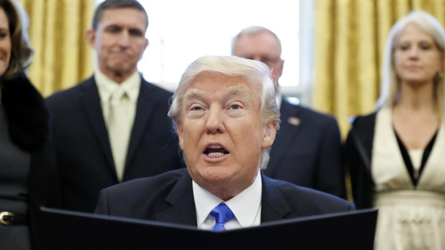 Partidarios de Trump, contentos con orden sobre inmigración 