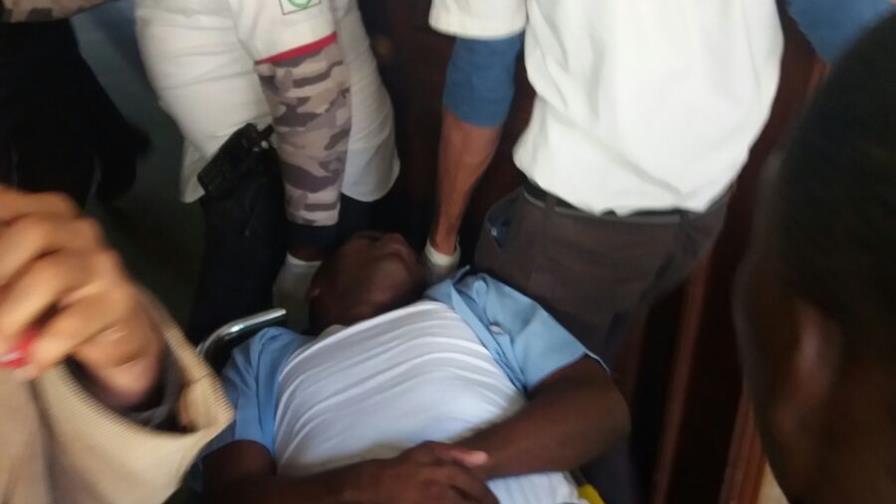 Militar se desmaya en el Palacio de Justicia tras denunciar que lo quieren matar Militar se desmaya en el Palacio de Justicia tras denunciar que lo quieren matar