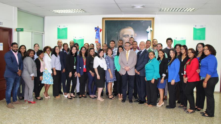 Ventura Camejo felicita a jóvenes servidores públicos por el Día Nacional de la Juventud