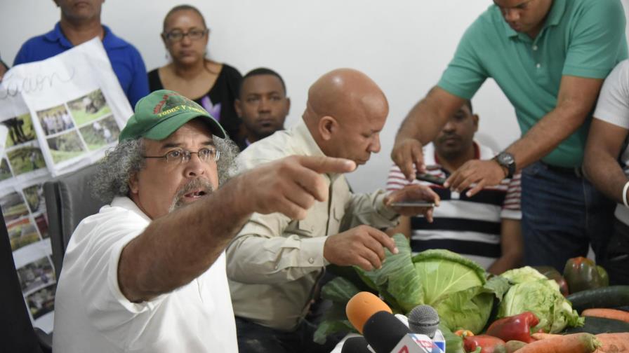 Rogelio Cruz respalda a los agricultores de Valle Nuevo Rogelio Cruz respalda a los agricultores de Valle Nuevo