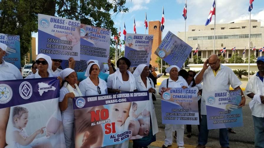 Consultarán juristas constitucionalistas sobre el aborto