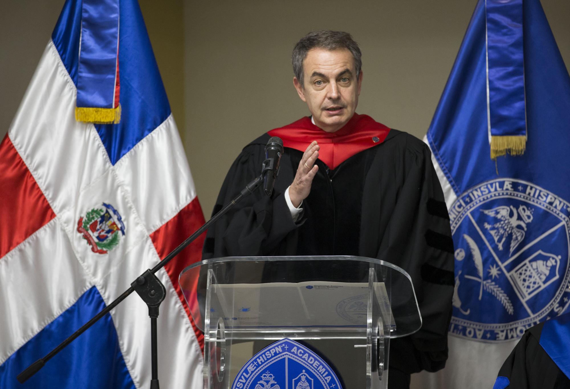 El expresidente del gobierno español, José Luis Rodríguez Zapatero habla, luego de recibir un doctorado Honoris Causa de la Universidad Autónoma de Santo Domingo. 