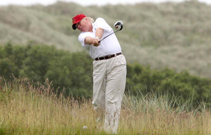 Un club de golf de Trump condenado a pagar casi USD 6 millones