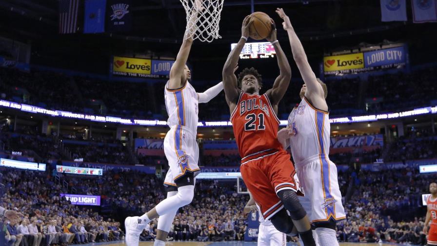 LeBron comanda ataque contra Timberwolves; Karl Towns doble-doble en la derrota