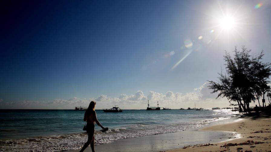 No es delito tomar sol con los senos descubiertos en Argentina