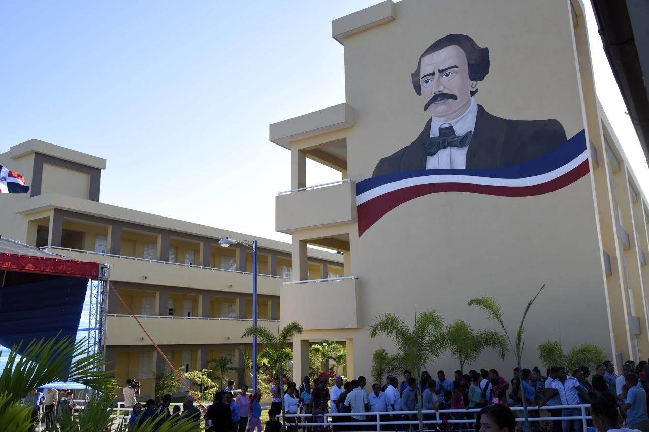 Liceo María Leaquina Rodríguez
