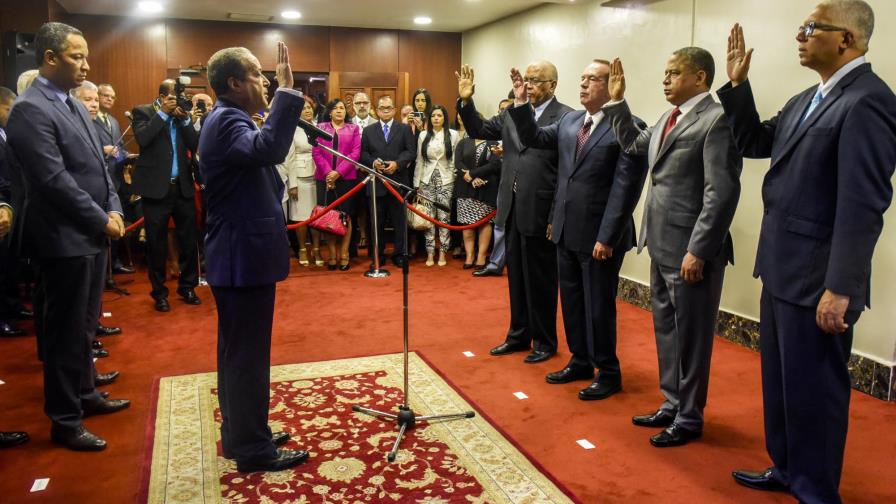 Con renuncia de un miembro, el Senado juramenta a la Cámara de Cuentas Con renuncia de un miembro, el Senado juramenta a la Cámara de Cuentas