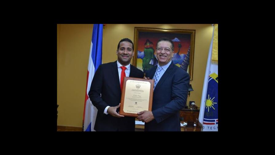 Liga Municipal reconoce a joven alcalde de Hato Mayor