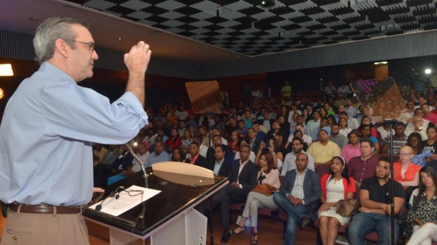 Abinader dice no es la política, sino a los políticos corruptos que los jóvenes rechazan