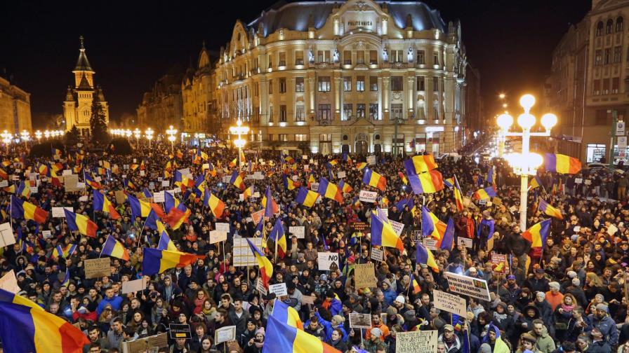 Más de 300 mil personas se manifiestan tras decreto que despenaliza algunos tipos de corrupción