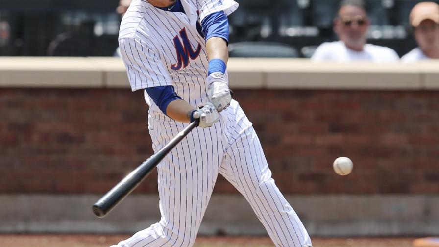 Wilmer Flores vence a los Mets en arbitraje salarial 