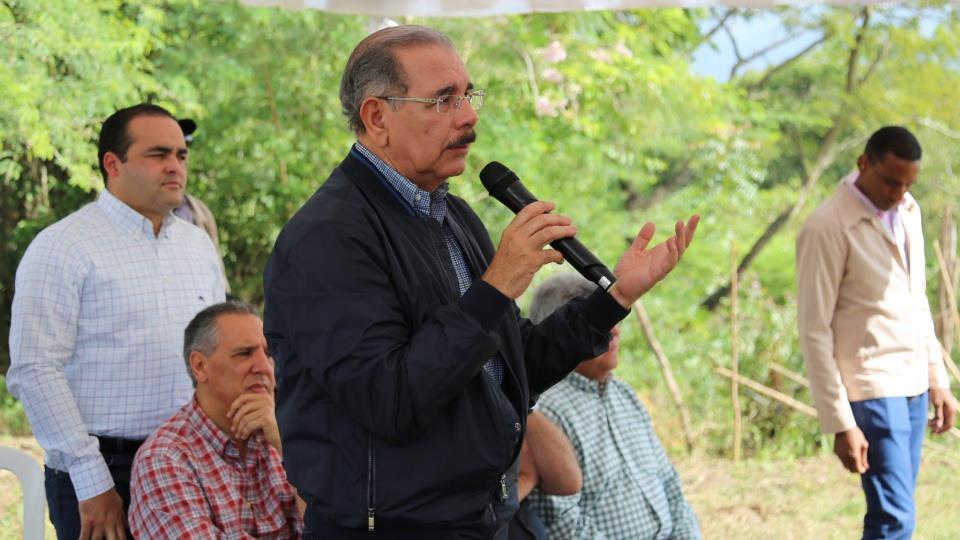 Presidente Medina ordena financiar 400 tareas de pitahaya en Baitoa