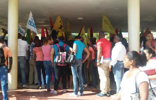 Estudiantes de la UASD se movilizan para exigir inicio de clases 