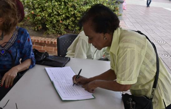 Ciudadanos continúan hoy firmando el Libro Verde por el fin de la Impunidad