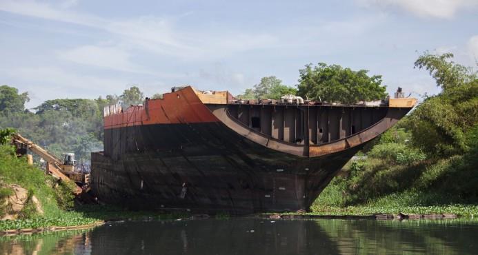 Siete barcos continúan sin ser retirados de los ríos Ozama e Isabela