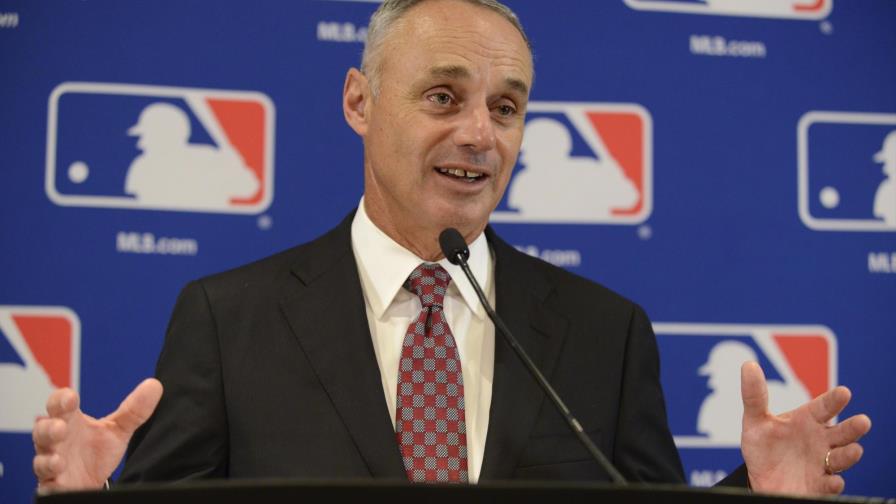 Grandes Ligas quiere acelerar el juego: eliminar base intencional y subir zona de strike