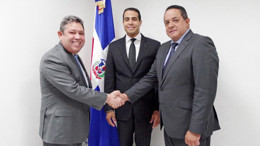 Gobierno formaliza transferencia de parcelas para titular a 1,700 parceleros