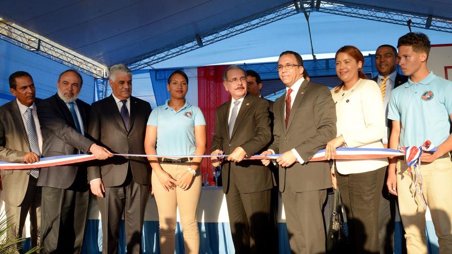 Presidente Medina entrega liceo de 26 aulas en La Romana, para 805 estudiantes