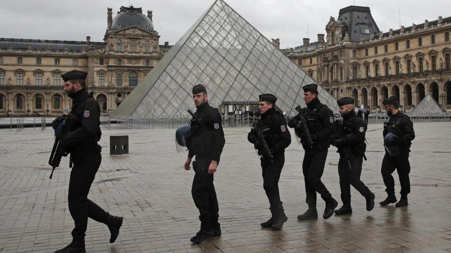 Empeora salud de sospechoso del ataque en Louvre 