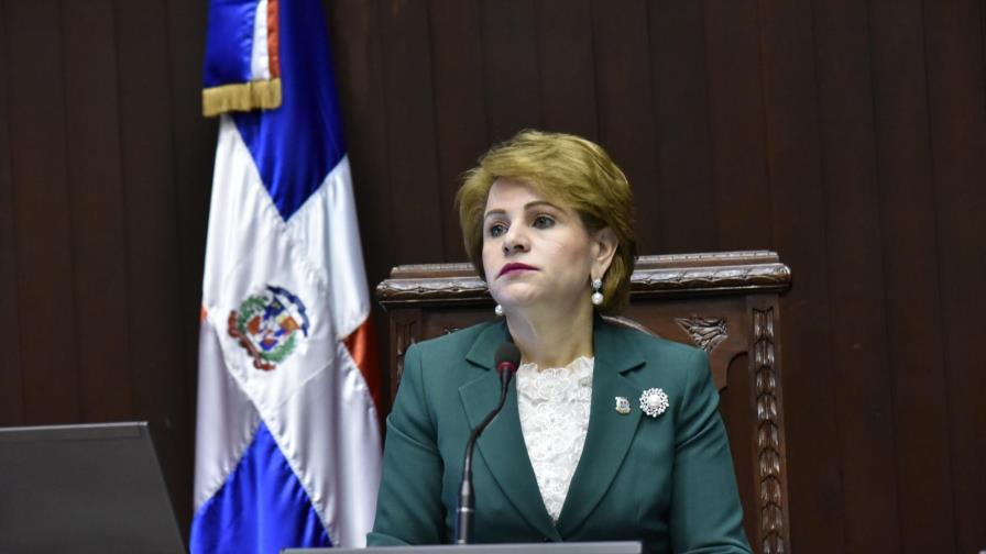 Lucía Medina advierte al periodista Salvador Holguín sobre querella 