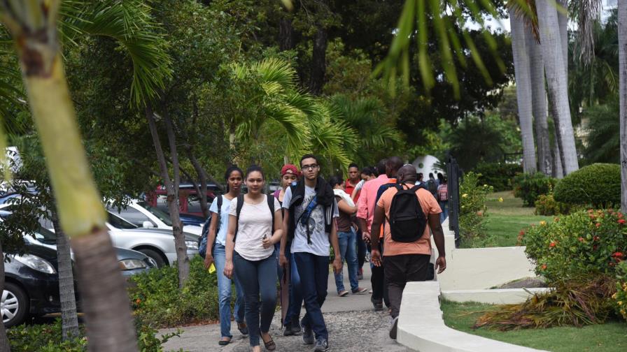 Profesores UASD designan comisión para negociar, pero continúan paro