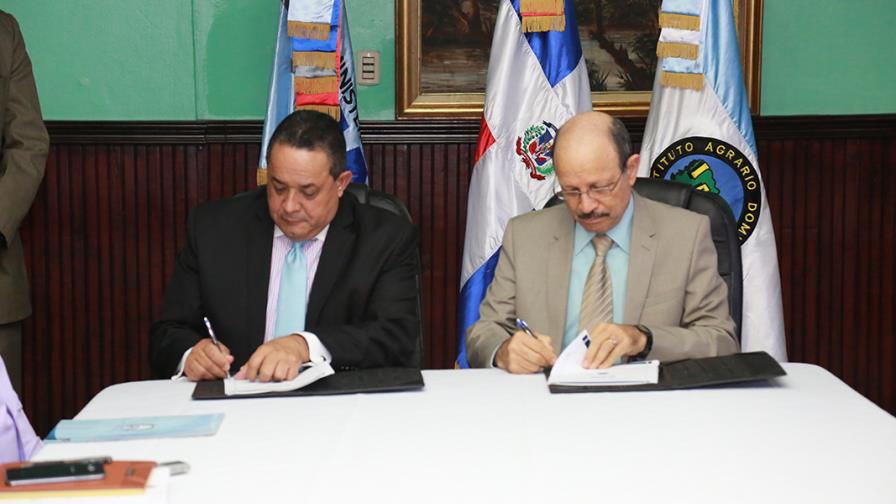 IAD dona al INABIE terrenos para ejecutar programa de logística alimentaria