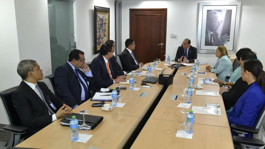 Empresarios de Curazao visitan Aduanas para ampliar lazos comerciales