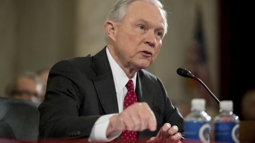 El Senado de EE.UU. confirma a Jeff Sessions como fiscal general de Trump