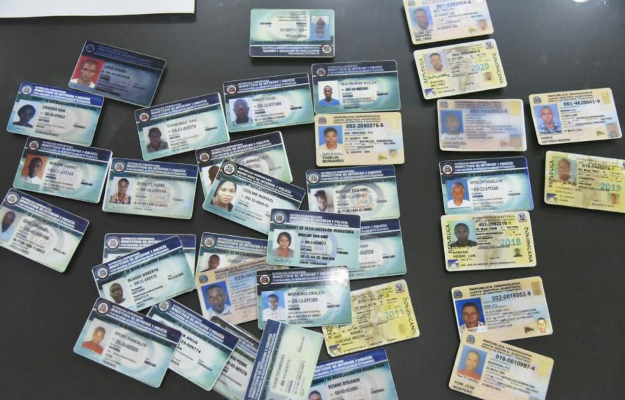 Abel Martínez denuncia falsificación de cédulas y carnets de naturalización en favor de haitianos