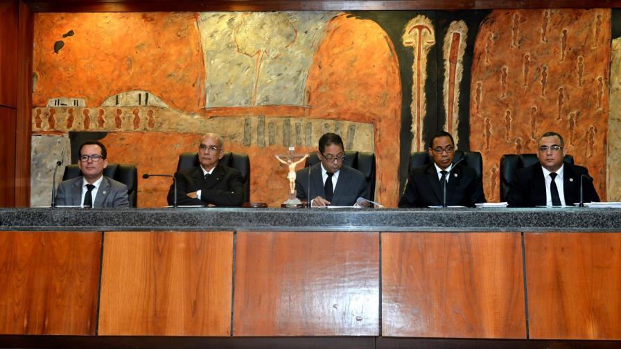 Suspende y envían a juicio disciplinario a tres jueces 