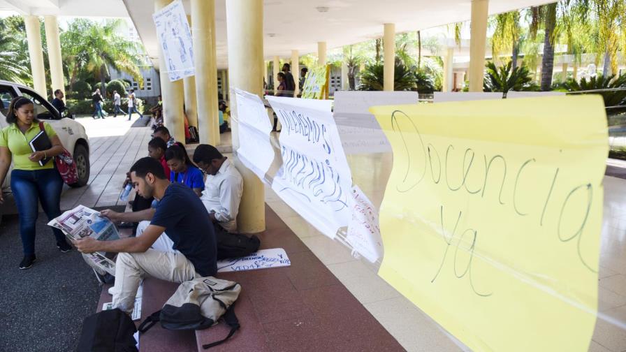 Comisión Faprouasd pide al rector Iván Grullón reunir Consejo Universitario
Comisión Faprouasd pide al rector reunir al Consejo Universitario Comisión Faprouasd pide al rector Iván Grullón reunir Consejo Universitario
Comisión Faprouasd pide al rector reunir al Consejo Universitario