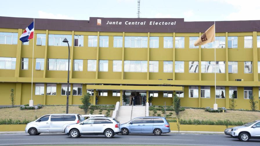 El PLD y el PRD encabezan los partidos sin declarar gastos a la Junta Central Electoral El PLD y el PRD encabezan los partidos sin declarar gastos a la Junta Central Electoral