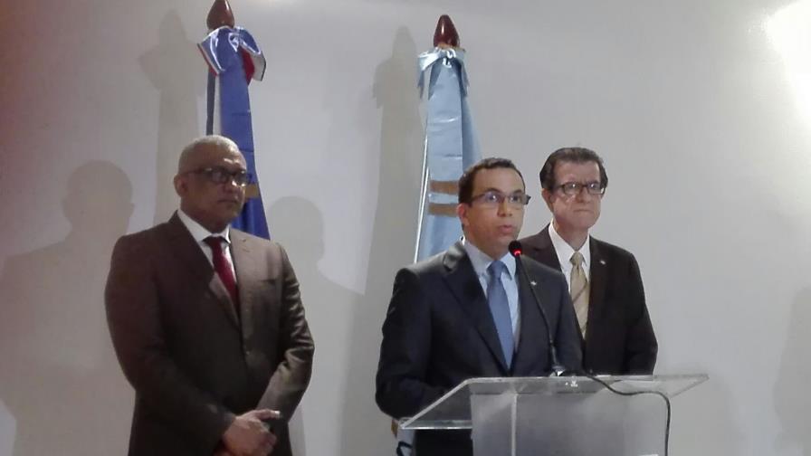 Ministerio de Educación pide a maestros poner intereses de los estudiantes por encima de los suyos