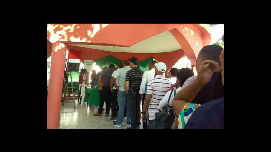 Seibanos acuden en masa a firmar el Libro Verde