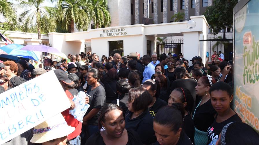 Minerd llama a maestros a reunión, pero ADP mantiene marcha para hoy