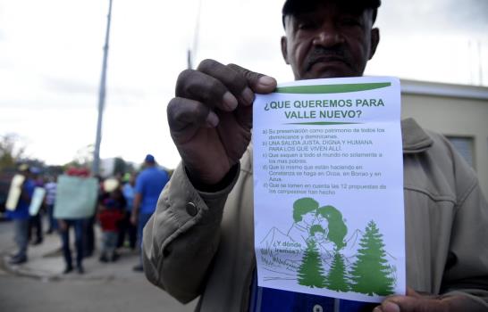 Agricultores de Valle Nuevo protestan en Medio Ambiente
