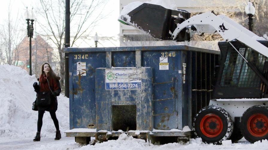 Tras intensas nevadas, comienzan labores de limpieza 