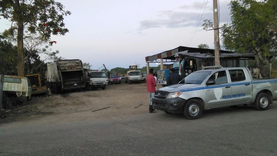 Encapuchados roban minibús y piezas de vehículos del ayuntamiento de Hato Mayor Encapuchados roban minibús y piezas de vehículos del ayuntamiento de Hato Mayor