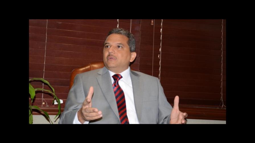 Estados Unidos bloquea entrada al diputado Fidel Santana