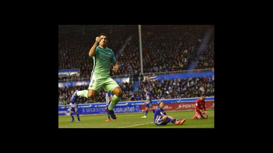 Luis Suárez y Lionel Messi destrozan al Alavés y el Barsa se pone líder 