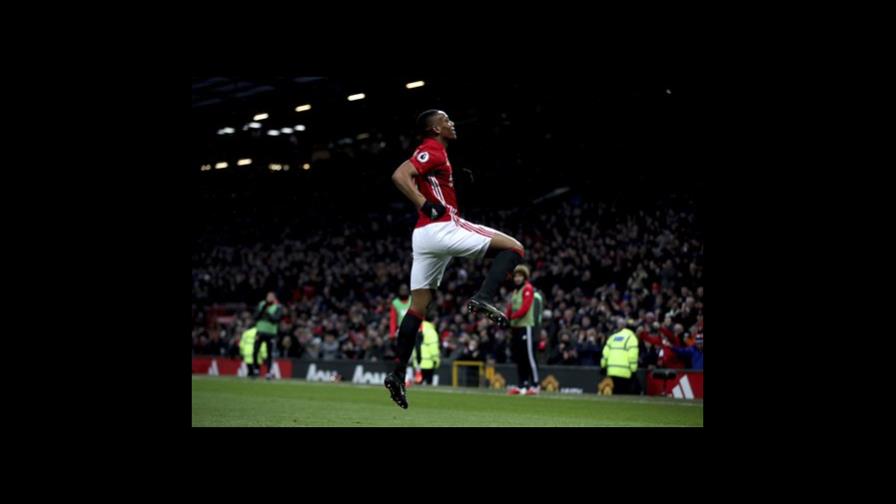 Anthony  Martial brilla en victoria del Manchester United 