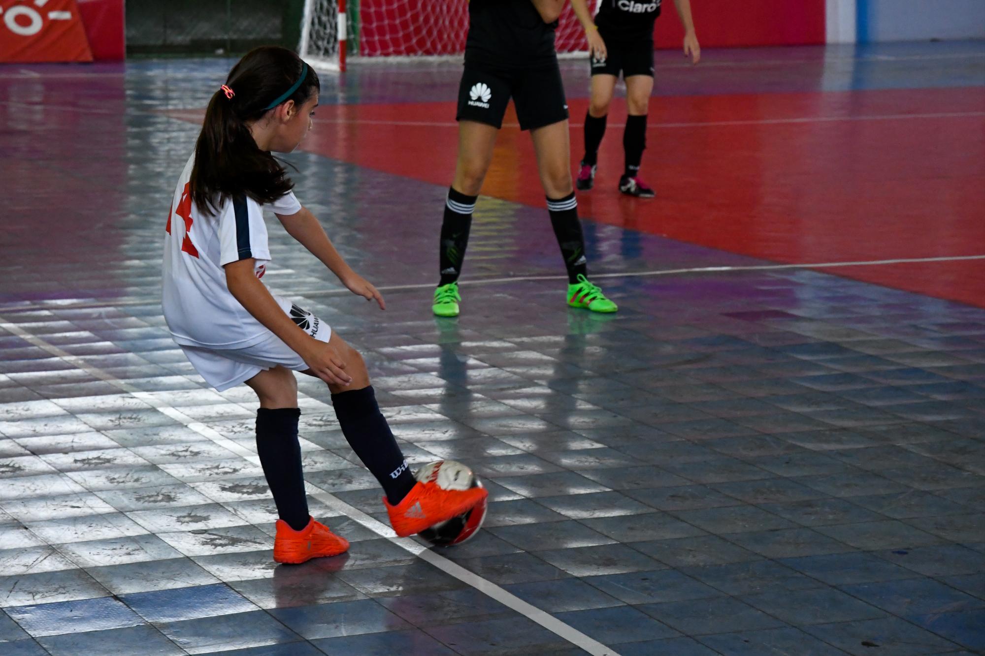 Momento de acción en la jornada final de la vuelta regular del fútbol sala Copa Claro femenino, que se efectuó el domingo 12/02/17.