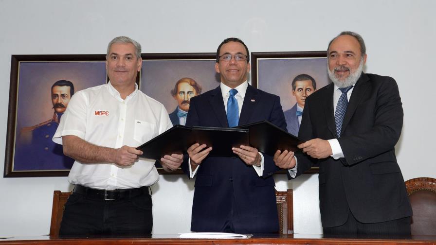 Educacion traspasa construcción de escuelas a Obras Públicas