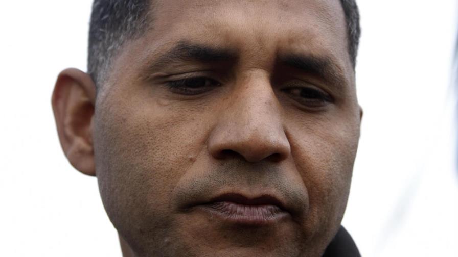 Policía dice no ha cancelado sargento que firmó Libro Verde