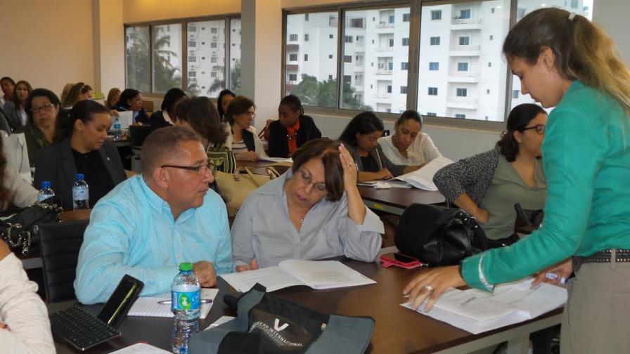 Capacitan personal de 16 universidades en Prueba de Aptitud Académica