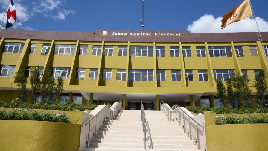 El PRD entrega a la Junta Central Electoral su informe de gastos del 2016