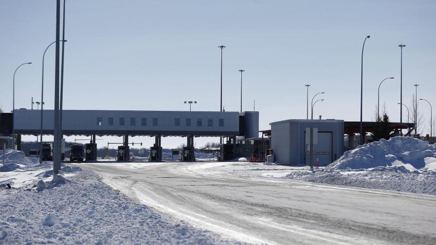 Inmigrantes desesperados se van de EE.UU. a Canadá 